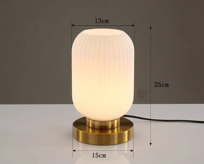 Lampe de table en verre nordique élégante – Illuminez votre espace avec une élégance moderne et une douce radiance LED