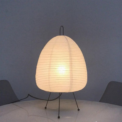 Elegante LED-lamp van Japans rijstpapier – Artistiek ontwerp met een chique houten driepoot