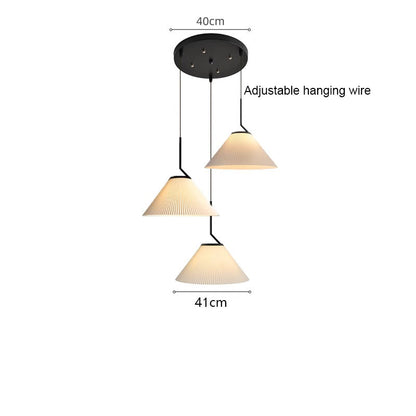Élégance scandinave : Suspension LED en tissu crème avec design plissé nordique