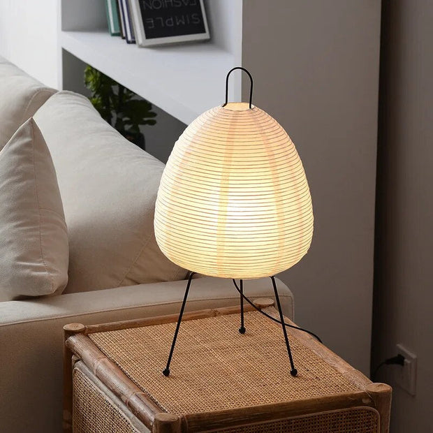 Elegant Japanese rice paper LED lamp – Artistic design with a chic wooden tripod